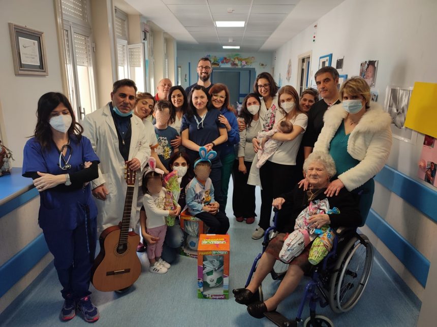 Nonnina di 97 anni, Valdina Meli Franchino, dona le uova pasquali ai piccoli pazienti ricoverati al “Bambin Gesù” di Taormina