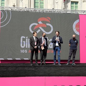 Giro d’Italia, Musumeci: «Impegno dei campioni del ciclismo esempio per costruire il futuro» 