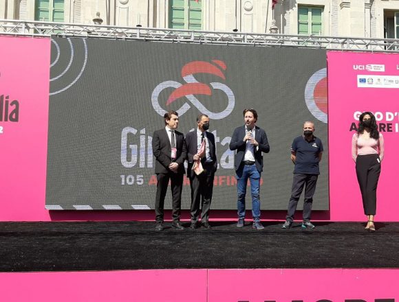 Giro d’Italia, Musumeci: «Impegno dei campioni del ciclismo esempio per costruire il futuro» Giro d’Italia, Musumeci: «Impegno dei campioni del ciclismo esempio per costruire il futuro»