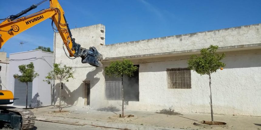 Marsala, demolizione immobile abusivo nell’area antistante la chiesa Terrenove-Bambina