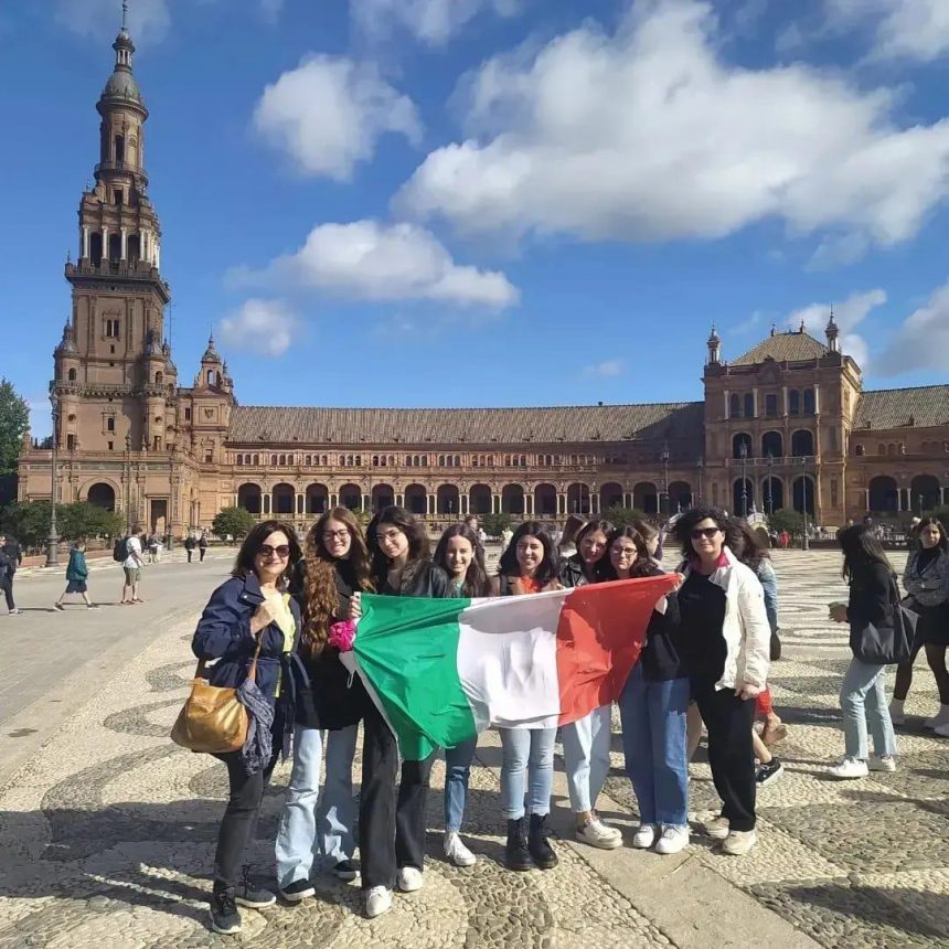 Gli studenti del Liceo Classico di Marsala in Spagna e alle isole Azzorre per il progetto Erasmus+ “Food for Thought” Gli studenti del Liceo Classico di Marsala in Spagna e alle isole Azzorre per il progetto Erasmus+ “Food for Thought”