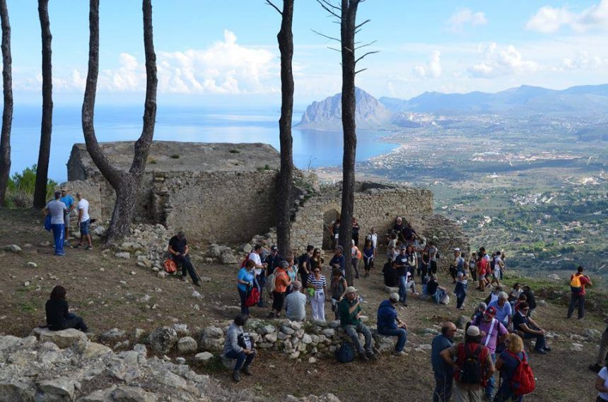 Trekking con la Bibbia nella Riserva dello zingaro per meditare tra guerra e pace. Domenica 29 maggio una giornata di cammino, contemplazione del creato e meditazione della Parola