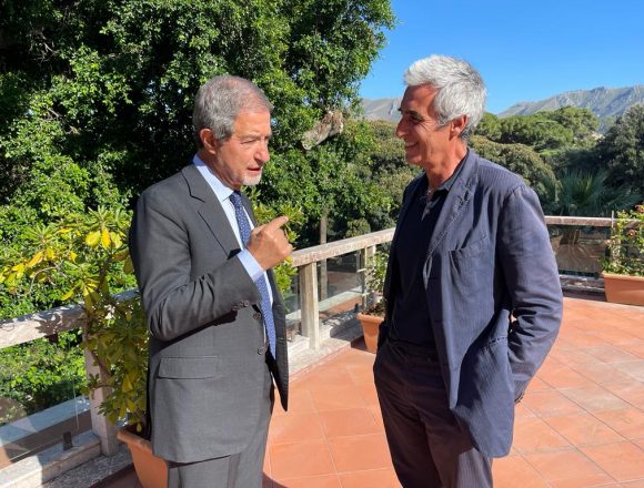 Calcio, Musumeci riceve Mirri: «Promozione del Palermo motivo di soddisfazione e stimolo per altre squadre» Calcio, Musumeci riceve Mirri: «Promozione del Palermo motivo di soddisfazione e stimolo per altre squadre»