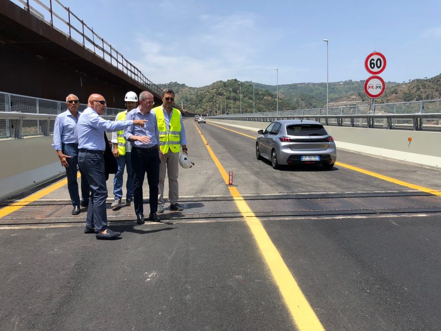 Autostrada A20, aperta la prima carreggiata del viadotto Ritiro. Falcone: «Sviluppo cantiere oltre il 90 per cento» 