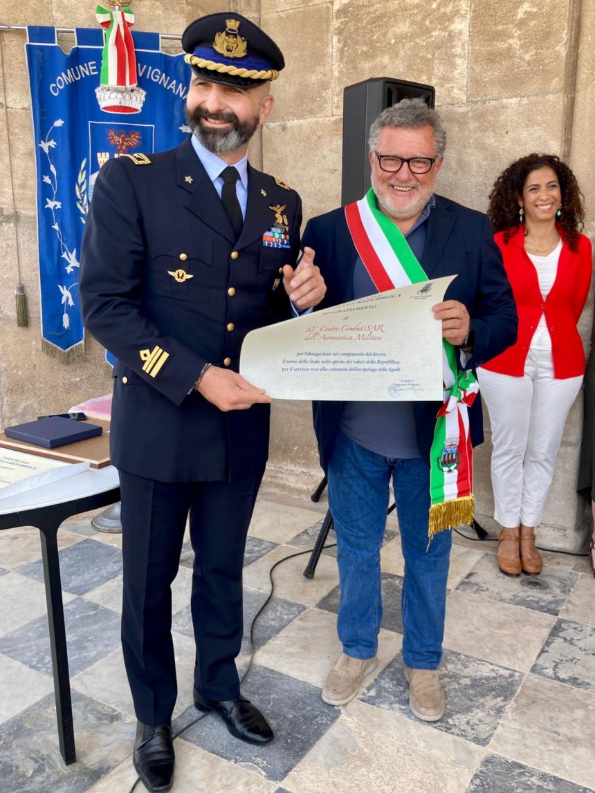 L’82° Centro Combat Search And Rescue dell’Aeronautica Militare riceve un riconoscimento dal Sindaco delle Isole Egadi