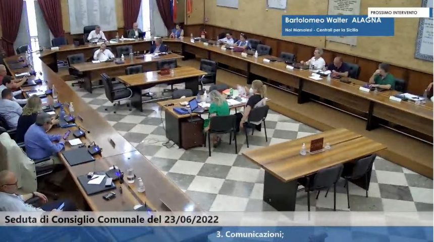 Marsala, al consiglio comunale spazio alle comunicazioni dalla chiusura degli accessi al mare, alle basole di via C. Isgrò, allo scioglimento di Marsala Schola, all’emergenza rifiuti