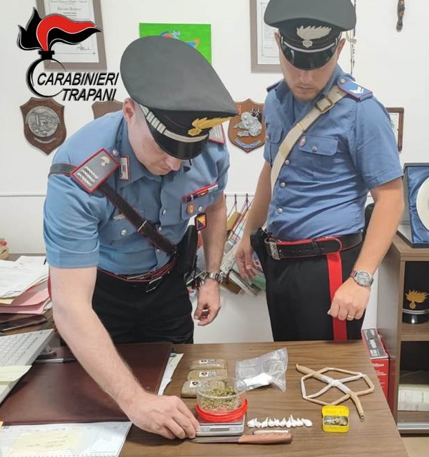 I carabinieri trovano cocaina, hashish e marijuana in un dammuso a Pantelleria. Due arresti