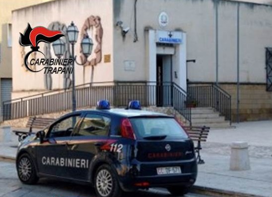 Contatori manomessi e allacci abusivi alla rete elettrica: 2 persone arrestate dai carabinieri a Partanna