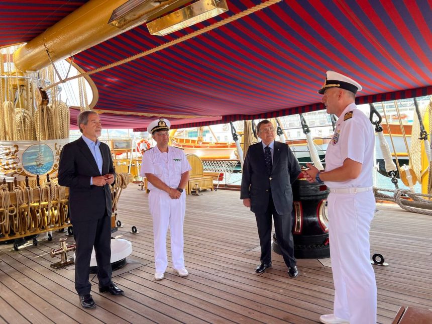 Palermo, Musumeci in visita alla nave-scuola Vespucci