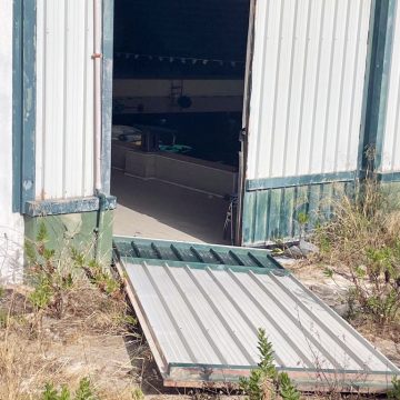 Piscina comunale di Marsala in totale stato di abbandono