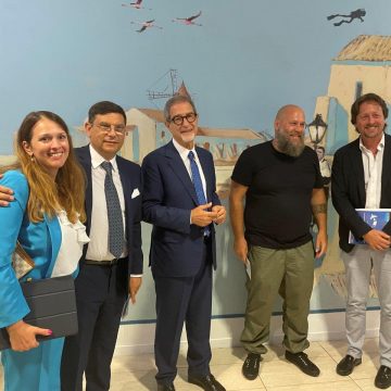 L’aeroporto di Trapani Birgi sempre più una galleria d’arte con bassorilievi, busti e le teste di satiro in mostra, un prestito della Regioni Siciliana