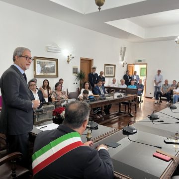 Terrasini, Musumeci in visita al Comune: «Finanziati i lavori per il sottopassaggio ferroviario»