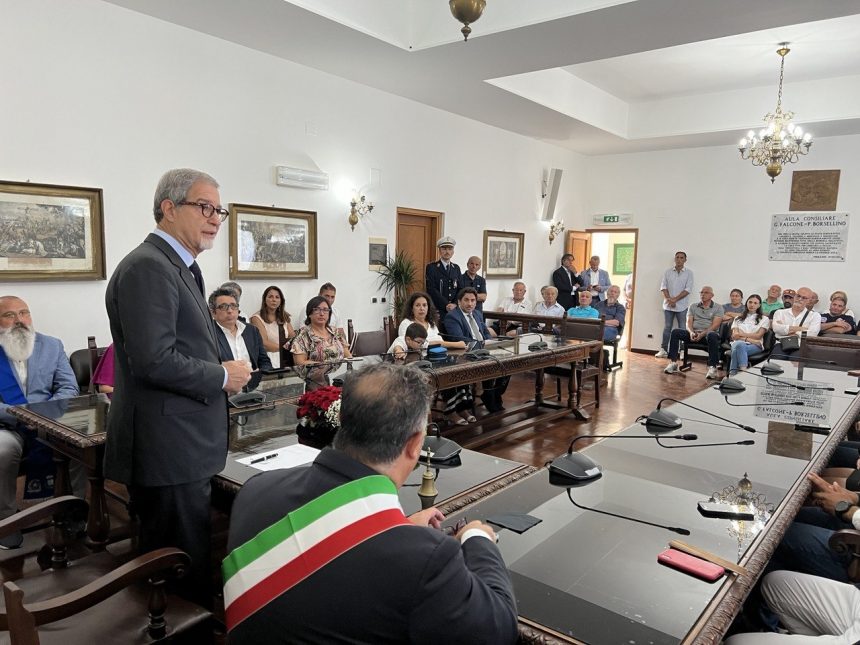 Terrasini, Musumeci in visita al Comune: «Finanziati i lavori per il sottopassaggio ferroviario»