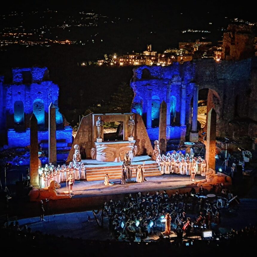 Spettacolare la prima Aida del Sicilia Classica Festival. L’amore disperato raccontato da Verdi emoziona al Teatro Antico di Taormina