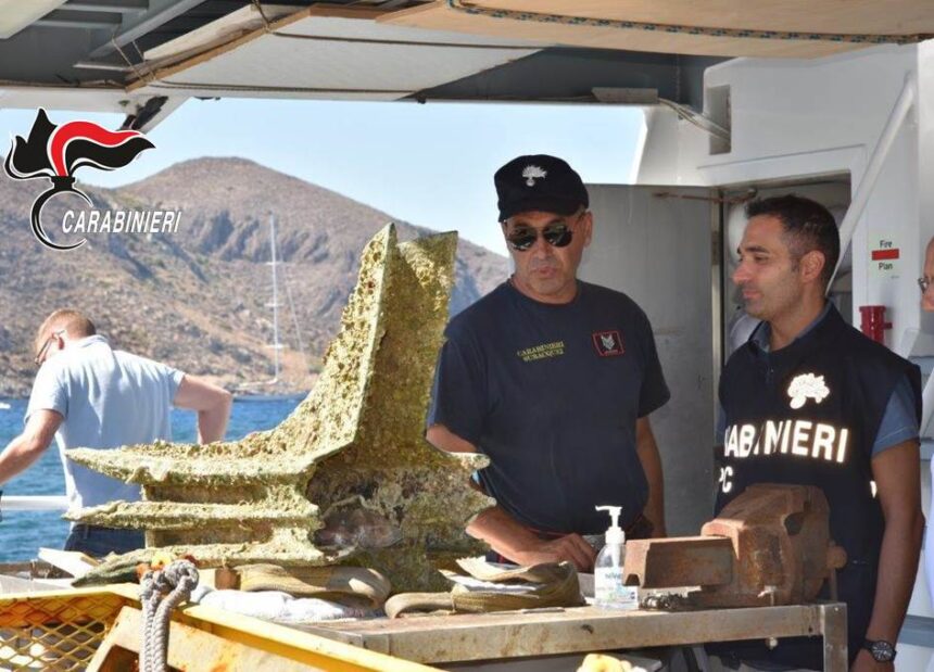 Levanzo, i carabinieri e la soprintendenza del mare recuperano un rostro in bronzo di una nave romana del III sec. d.C., della battaglia delle Egadi