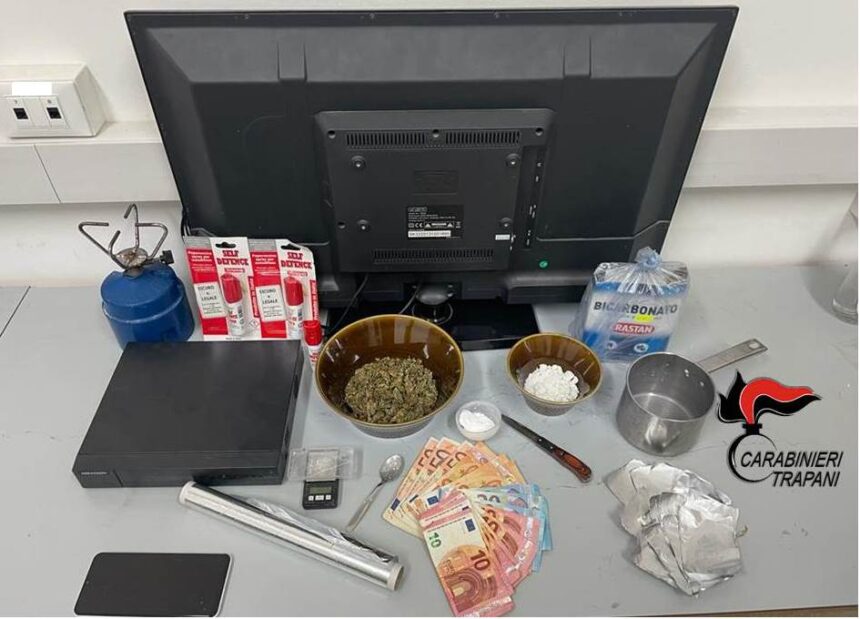 Trapani, appartamento adibito a negozio della droga
