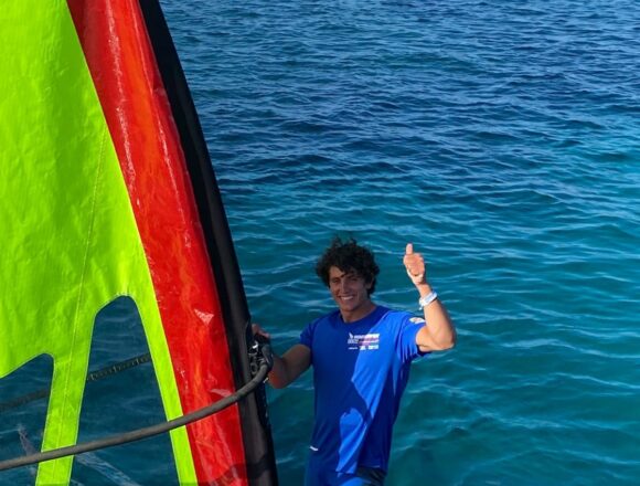 Società Canottieri Marsala, Silvio Catalano conquista l’oro, l’argento e il bronzo ai Mondiali Windsurfer 2022 Società Canottieri Marsala, Silvio Catalano conquista l’oro, l’argento e il bronzo ai Mondiali Windsurfer 2022