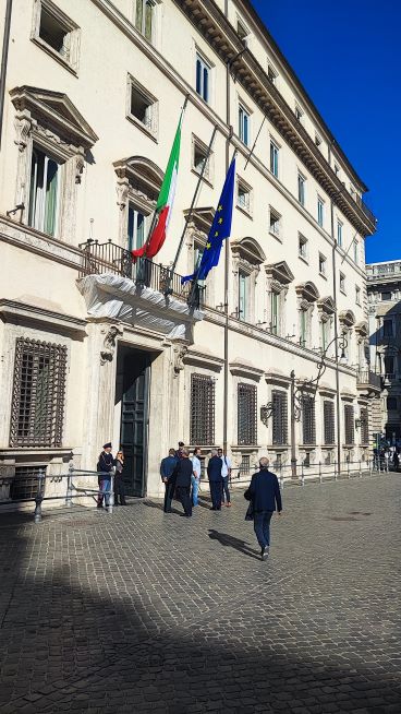 Violenza donne, Palazzo Chigi si illumina di rosso il 24 2 il 25 novembre Violenza donne, Palazzo Chigi si illumina di rosso il 24 2 il 25 novembre