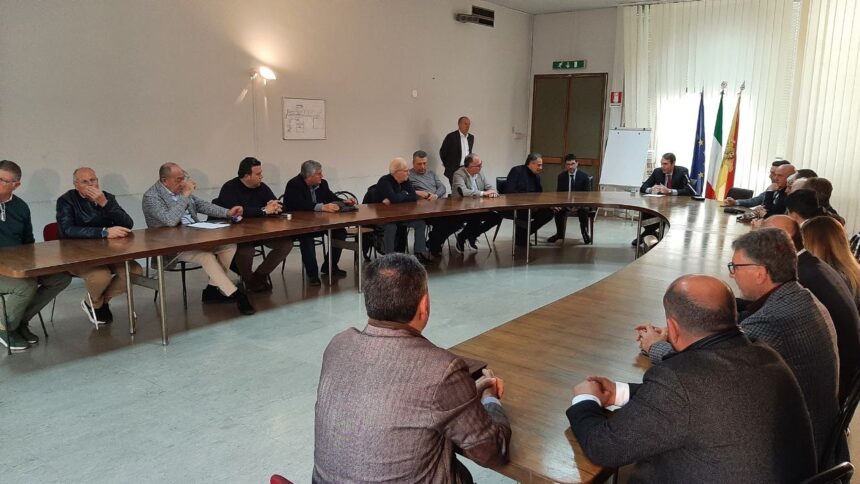 Agricoltura, Sammartino incontra i produttori del Catanese: «Programmare insieme per spendere bene le risorse Ue»