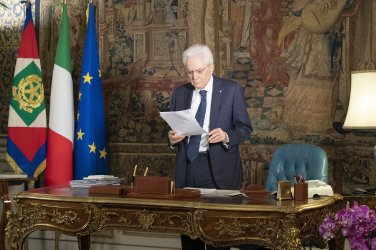 Arresto di Matteo Messina Denaro: congratulazioni di Mattarella al Ministro dell’Interno e al Comandante dell’Arma dei Carabinieri Arresto di Matteo Messina Denaro: congratulazioni di Mattarella al Ministro dell’Interno e al Comandante dell’Arma dei Carabinieri