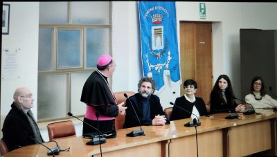 Il vescovo Giurdanella porta il suo saluto al sindaco Anastasi