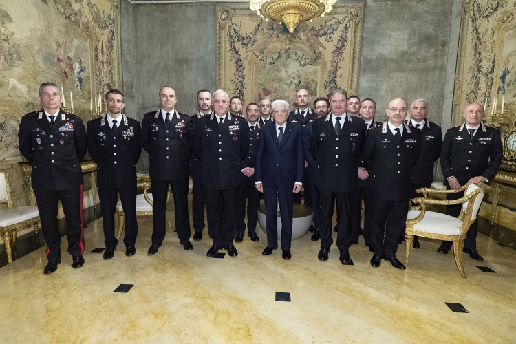 Il Presidente Mattarella ha ricevuto il Comandante Generale dell’Arma dei Carabinieri, Teo Luzi, insieme ad una rappresentanza dell’Arma dei Carabinieri