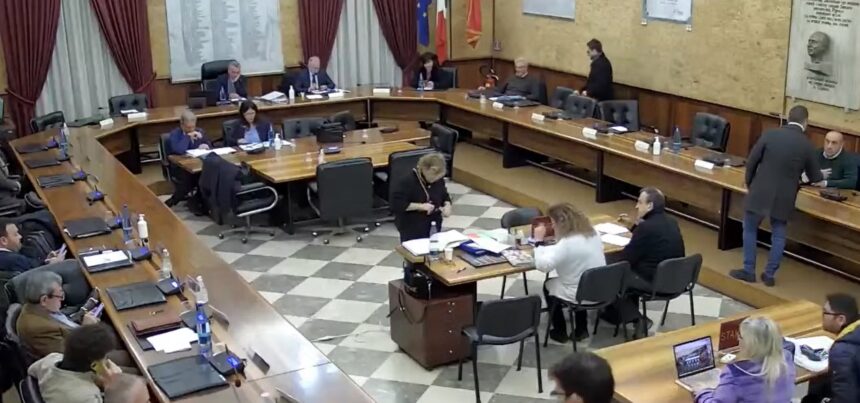 MARSALA, AL CONSIGLIO COMUNALE LA RELAZIONE DEL SINDACO SULL’ESPERTO PER LE POLITICHE SOCIALI. PRELIMINARMENTE LE COMUNICAZIONI INCENTRATE SULLA SITUAZIONE DELL’OSPEDALE PAOLO BORSELLINO