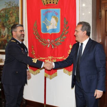 Incontro a Palazzo Municipale fra il sindaco Massimo Grillo e il Comandante del 37° Stormo dell’Aeronautica militare col. Daniele Donati