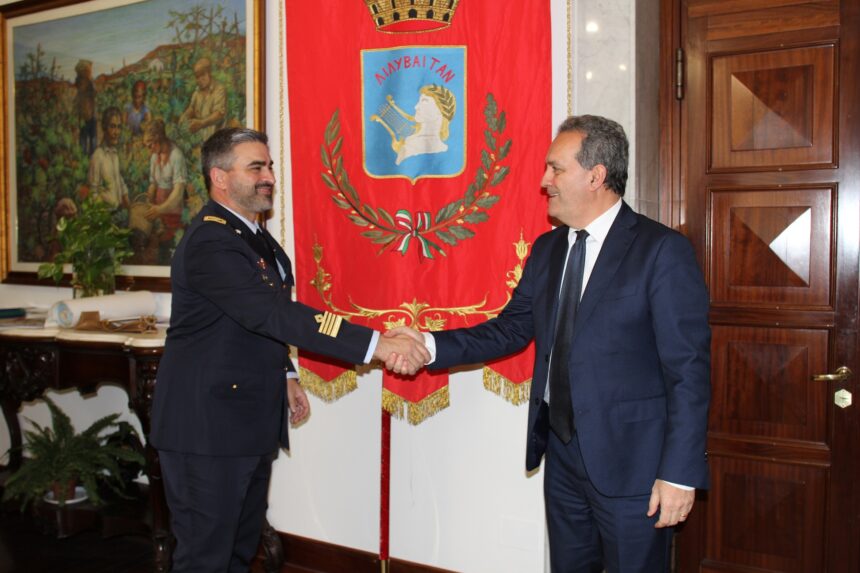 Incontro a Palazzo Municipale fra il sindaco Massimo Grillo e il Comandante del 37° Stormo dell’Aeronautica militare col. Daniele Donati