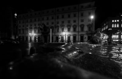 Luci spente a Palazzo Chigi da ieri sera alle ore 1 del 26 febbraio per commemorare il primo anniversario dell’invasione dell’Ucraina
