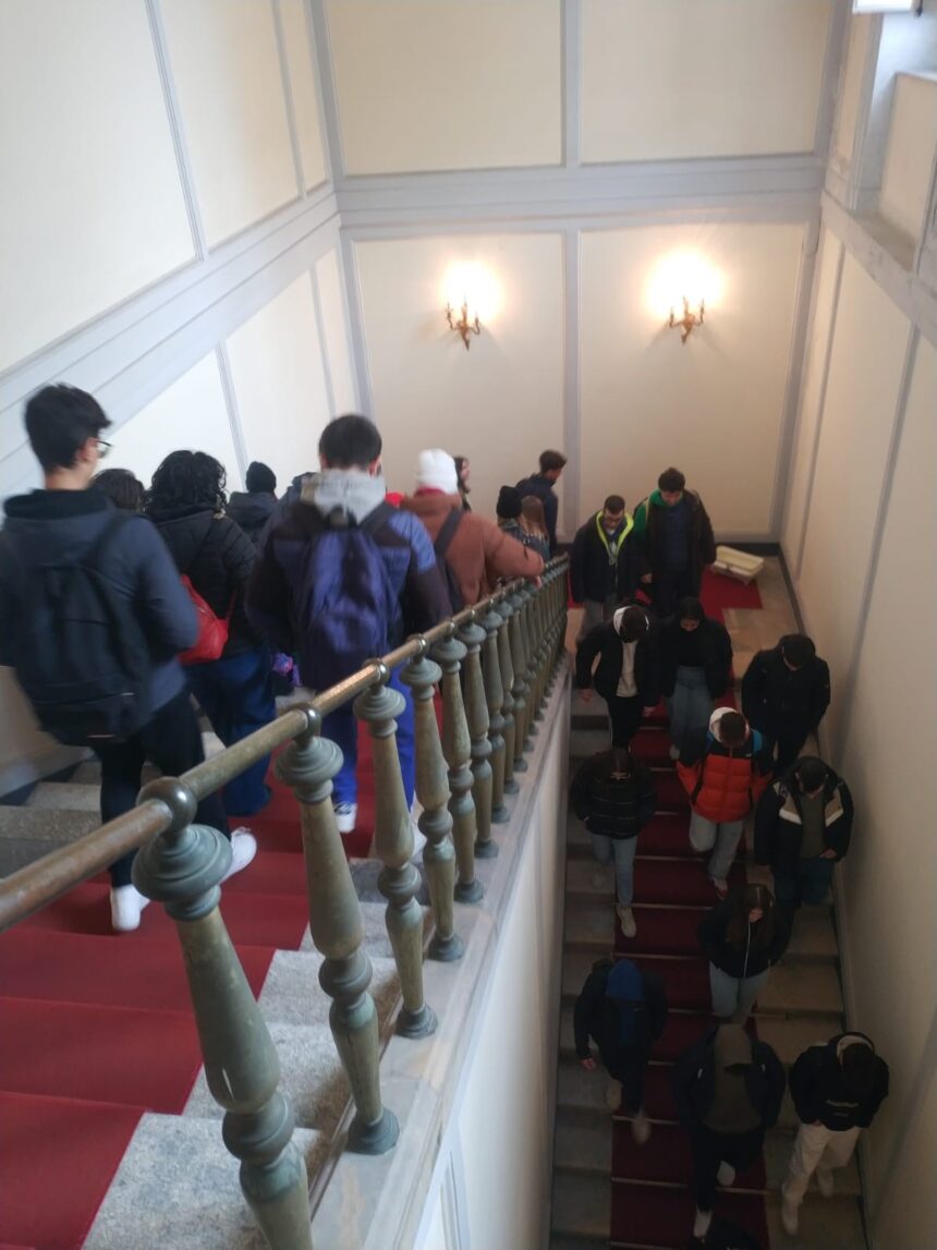 STUDENTI IN VISITA ALLA MOSTRA FOTOGRAFICA IN PREFETTURA IN OCCASIONE DEL “GIORNO DEL RICORDO”