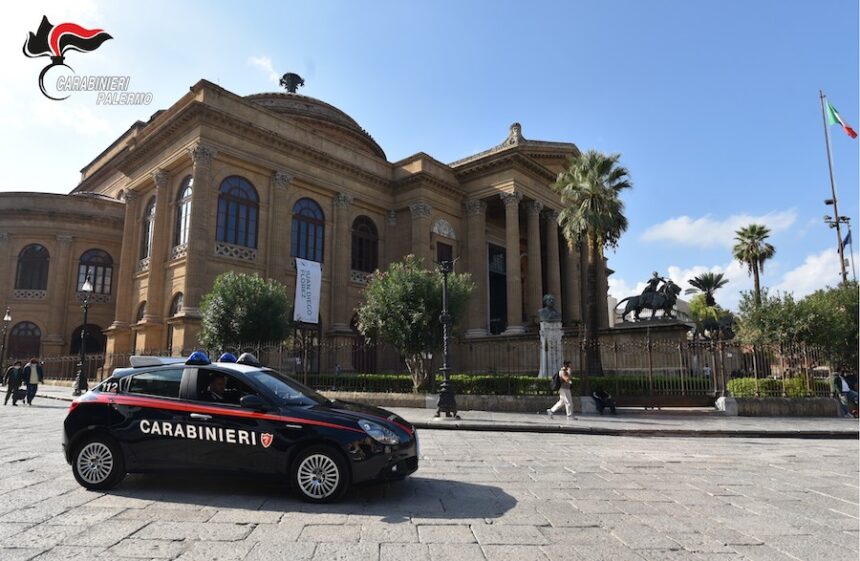 Rubano un motociclo e rapinano un distributore di carburante: arrestati due palermitani