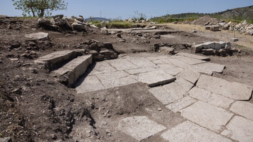 SEGESTA INEDITA Nuovi percorsi e visite a cantiere aperto 25 aprile: ingresso gratuito al Parco e visita al nuovo scavo di Casa del Navarca