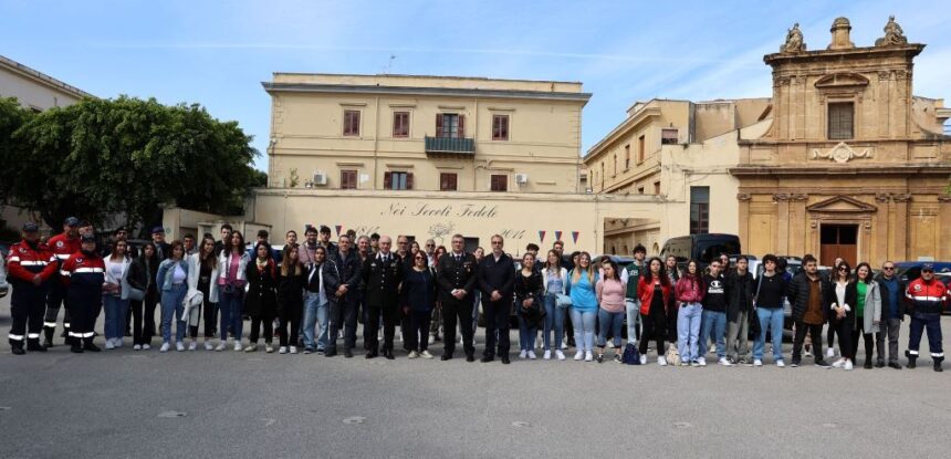 A scuola di legalità. Studenti in visita al Comando Legione Carabinieri “Sicilia”