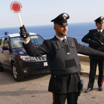 Castellammare del Golfo: furti ed indebito utilizzo di carta di credito. Ai domiciliari 35enne alcamese