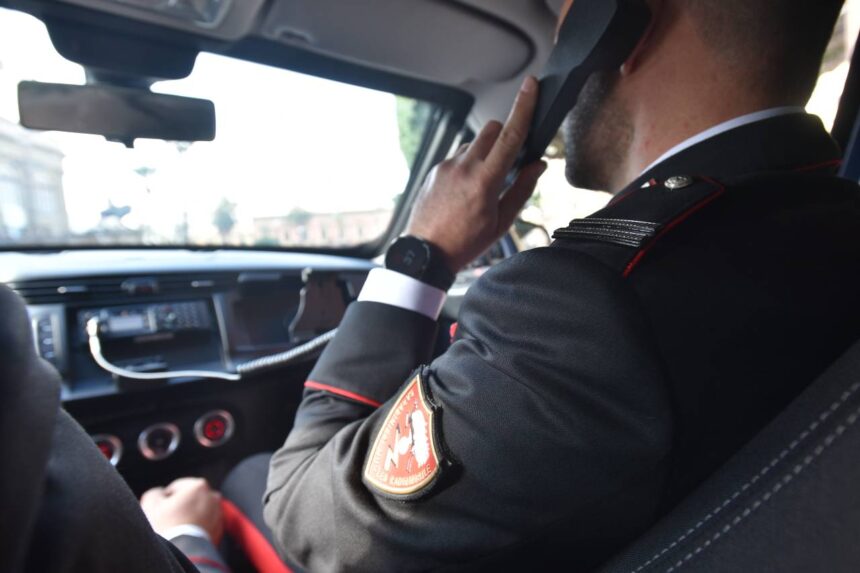 Tenta il furto un telefonino. I Carabinieri arrestano un 31enne