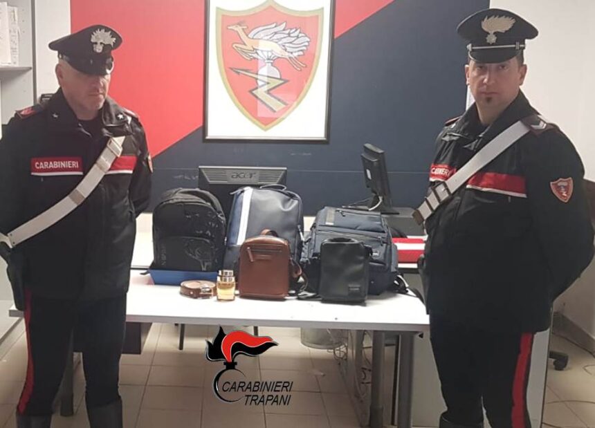 MARSALA, FURTO DI BORSE E PROFUMI DA UN’ATTIVITA’ COMMERCIALE IN PIENO CENTRO. DENUNCIATO DAI CARABINIERI
