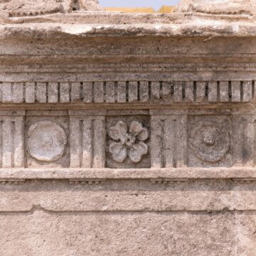Archeologia, ritrovato a Segesta un altare ellenistico. Schifani: «Impegno della Regione a restituire patrimonio al pubblico»