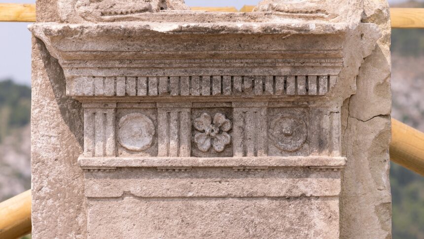 Archeologia, ritrovato a Segesta un altare ellenistico. Schifani: «Impegno della Regione a restituire patrimonio al pubblico»