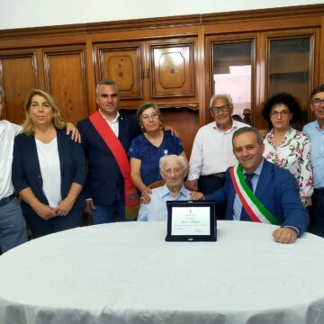 Arzillo, perfettamente lucido, socialista da sempre, è Rocco Alagna, nuovo nonnino centenario di Marsala