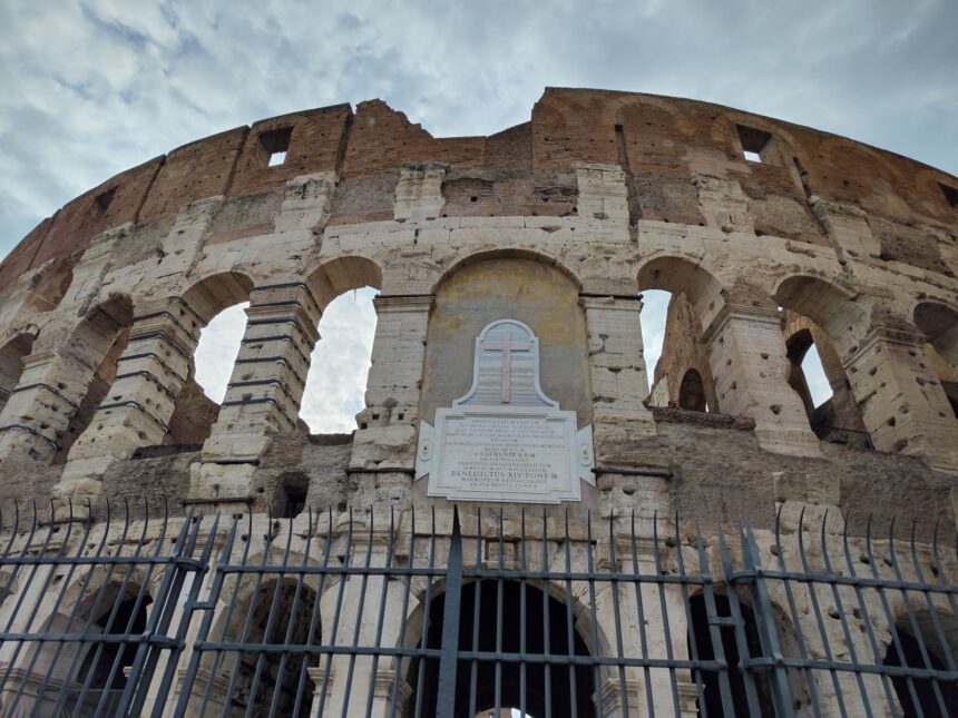 Colosseo, Sangiuliano: “Identificato autore sfregio, grazie ai Carabinieri”