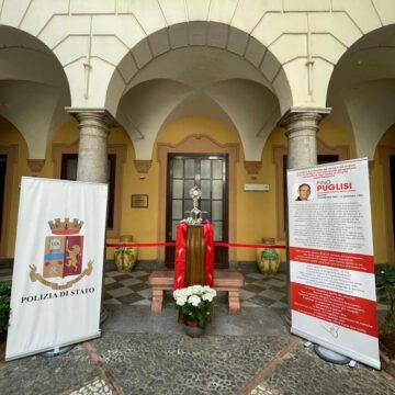 La Reliquia del Beato Padre Pino Puglisi a Trapani in Questura