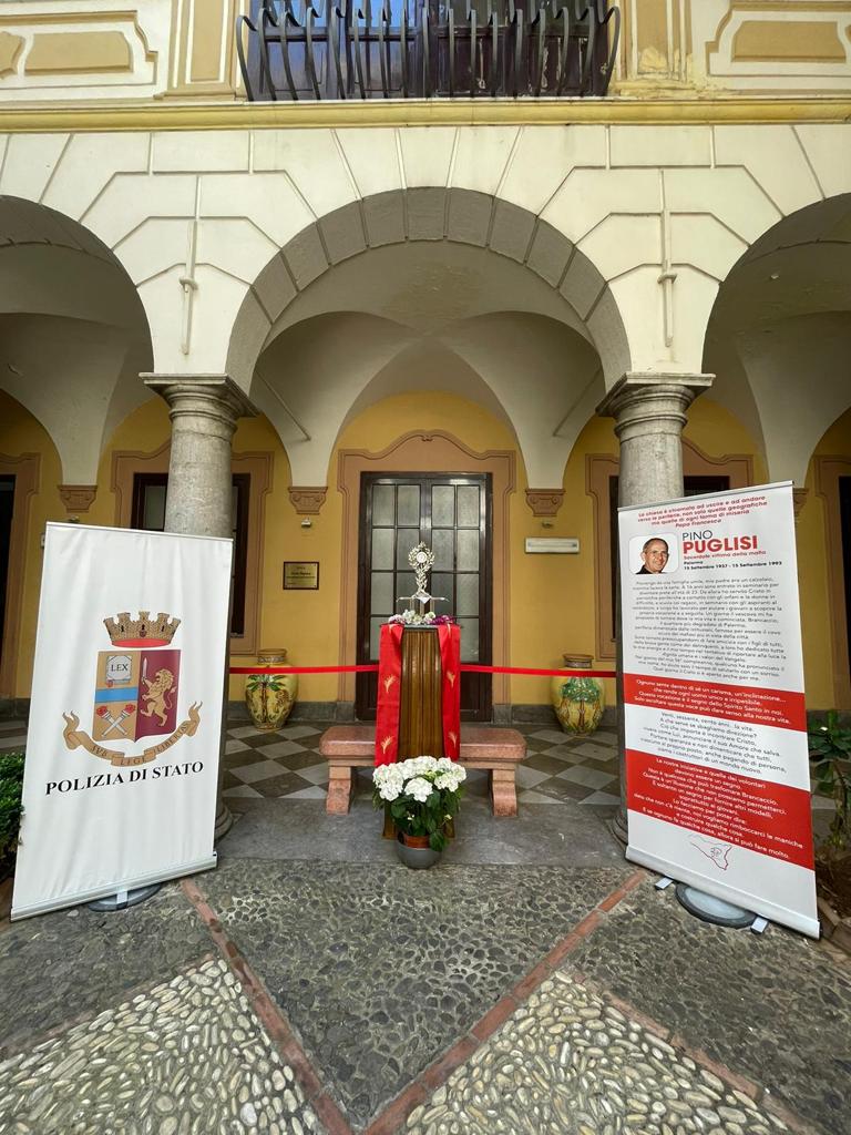 La Reliquia del Beato Padre Pino Puglisi a Trapani in Questura