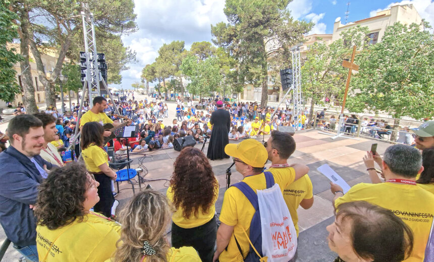 LA PIOGGIA NON GUASTA “GIOVANINFESTA” A PARTANNAIN PIAZZA 450 GIOVANI PROVENIENTI DA TUTTA LA DIOCESI
