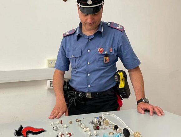 TRAPANI, RITROVATA REFURTIVA DAI CARABINIERI. RICONSEGNATA ALLA LEGITTIMA PROPRIETARIA TRAPANI, RITROVATA REFURTIVA DAI CARABINIERI. RICONSEGNATA ALLA LEGITTIMA PROPRIETARIA