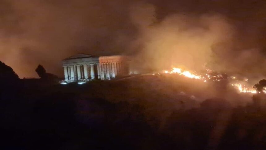 Incendio al Parco archeologico di Segesta, Schifani e Scarpinato: «Grazie a un’attenta programmazione si è evitato il peggio»