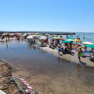 Quella spiaggia della Torre di San Teodoro a bistrattata e da terzo mondo. Salviamo lo Stagnone di Marsala dragando quel canale. Non c’è più tempo!