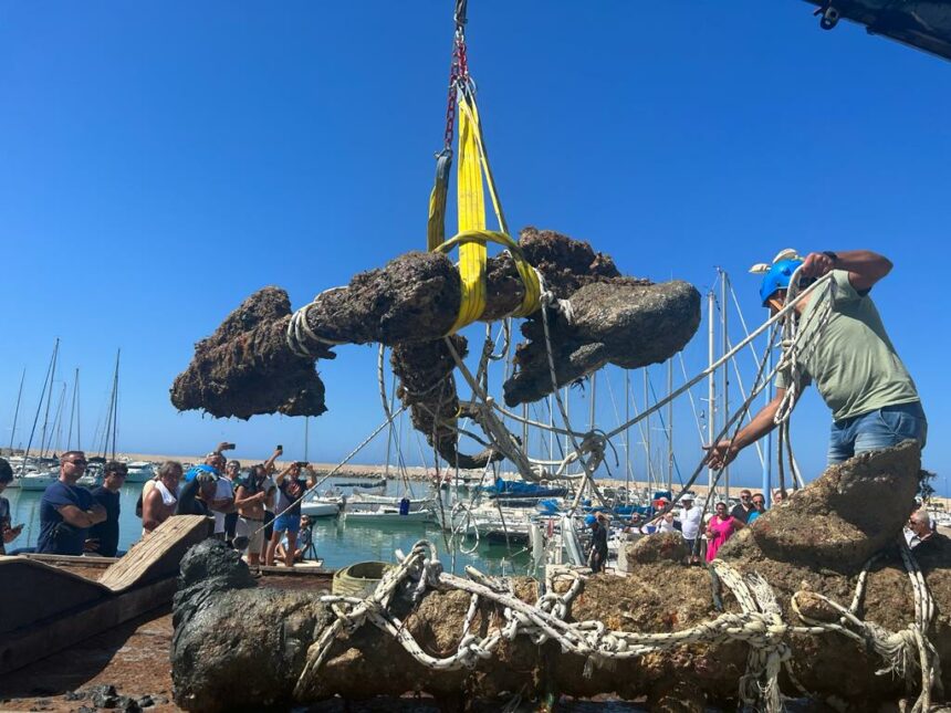 Agrigento, recuperati cannoni e un’ancora di un relitto del XVII secolo. Scarpinato: «Una grande stagione per l’archeologia subacquea»