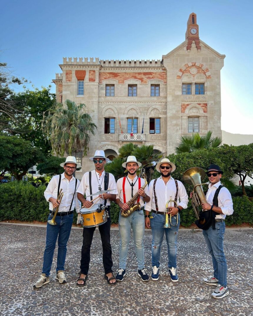 Il “Sole Mare Jazz Festival” chiude con il favignanese Giovanni Balistreri. Forgione: “Produrre musica e cultura nelle Egadi serve anche a qualificare l’offerta turistica” Il “Sole Mare Jazz Festival” chiude con il favignanese Giovanni Balistreri. Forgione: “Produrre musica e cultura nelle Egadi serve anche a qualificare l’offerta turistica”