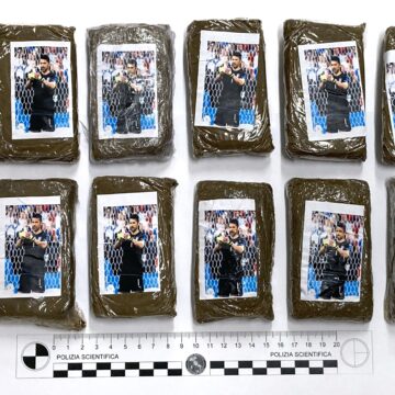 Trasportavano 1 kilo di hashish: arrestati dalla Polizia di Stato